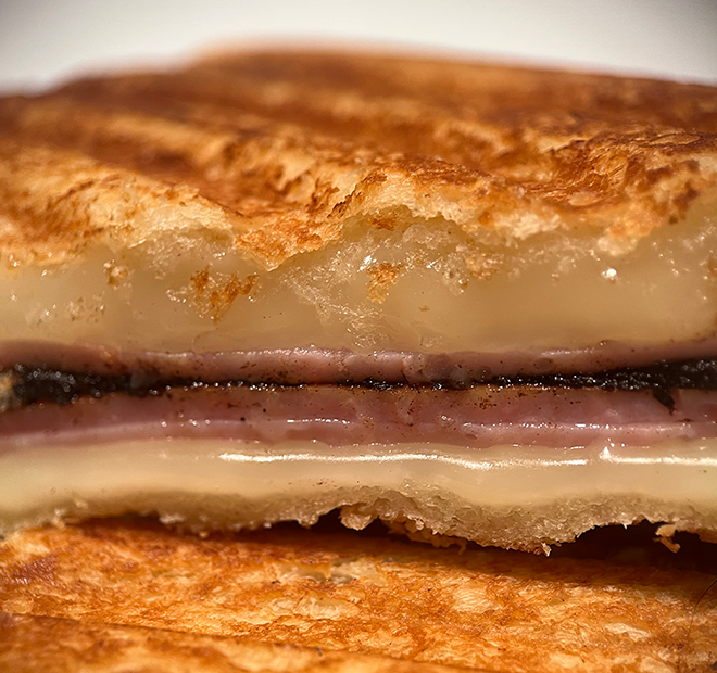 croque-monsieur raclette ail noir